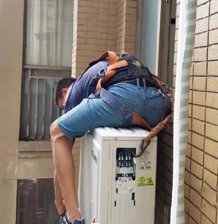 山丹空调移机